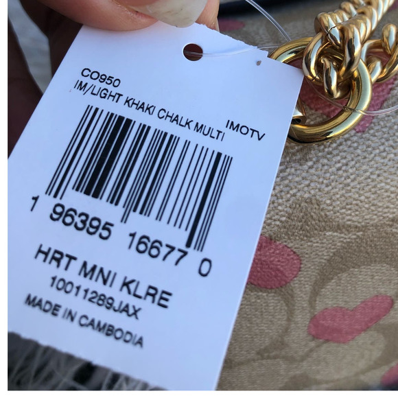 Last one COACH MINI KLARE CROSSBODY IN SIGNATURE CANVAS WITH HEART PRINT - Picture 10 of 12